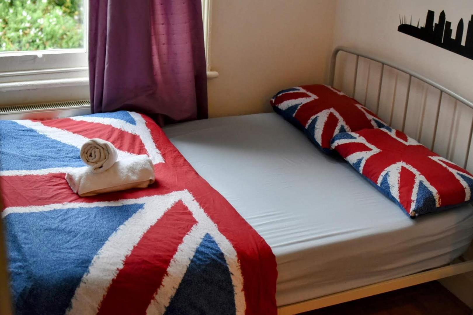 Hostal Saint Backpackers *