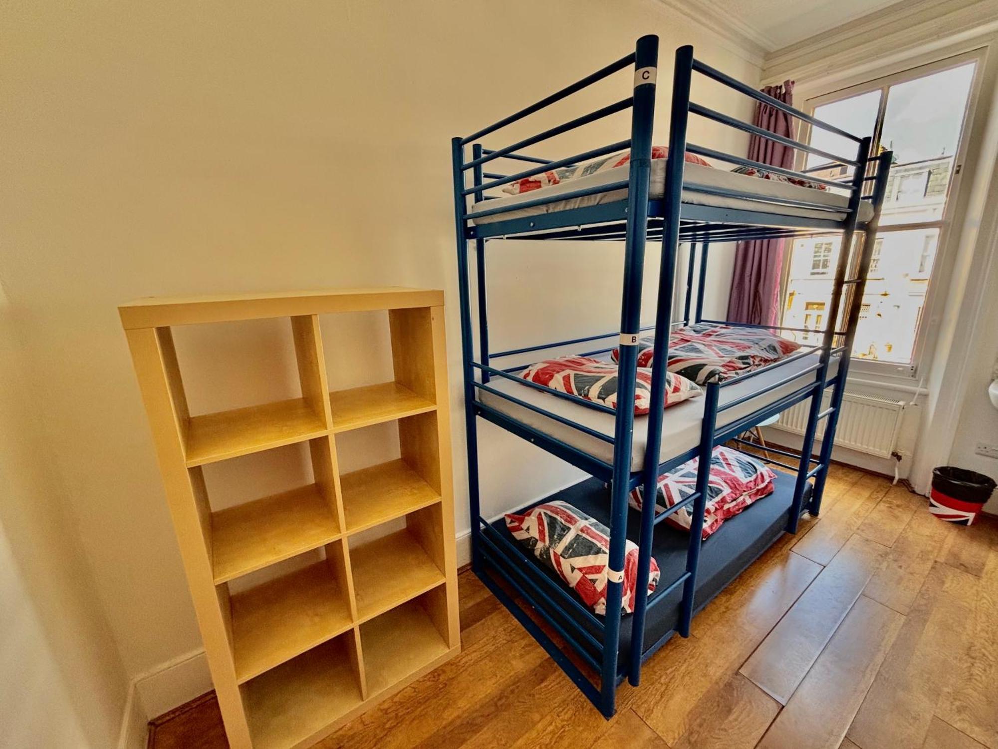 Saint Backpackers Hostal *