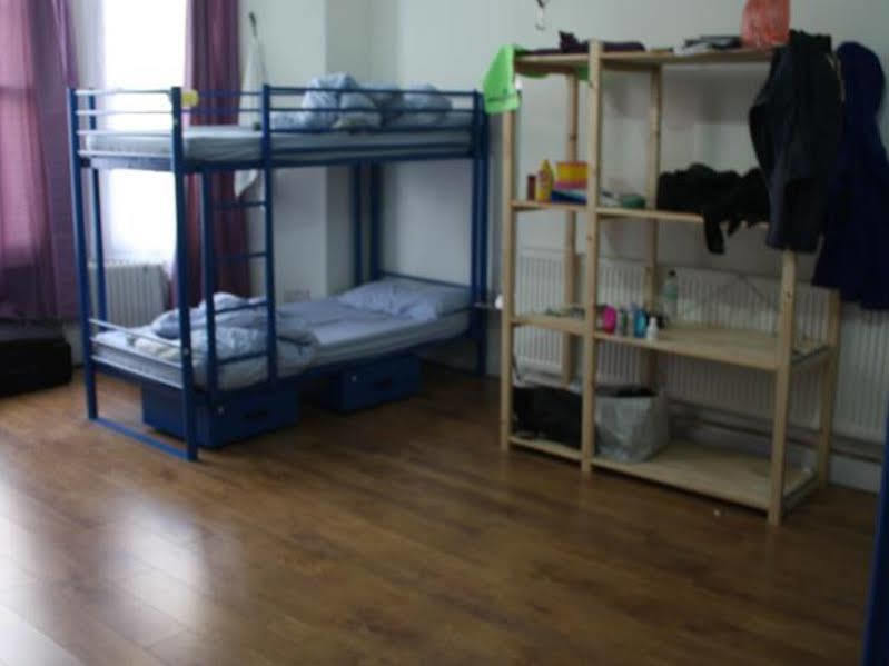 Hostal Saint Backpackers *
